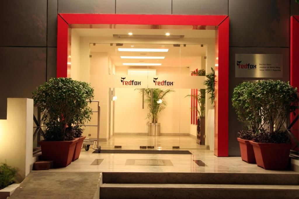 Red Fox Hotel, East Delhi фото 2
