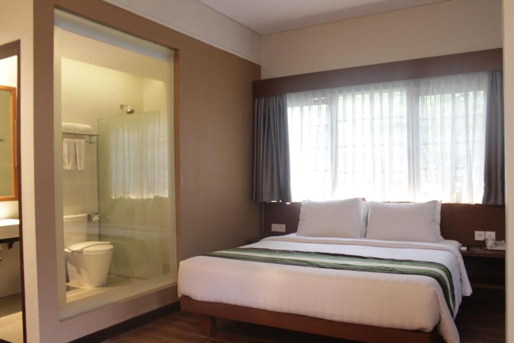 Grand Whiz Hotel Nusa Dua фото 3