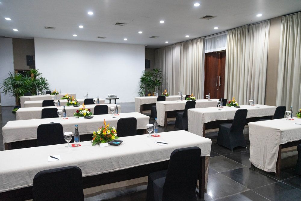 Legian Beach Hotel фото 87