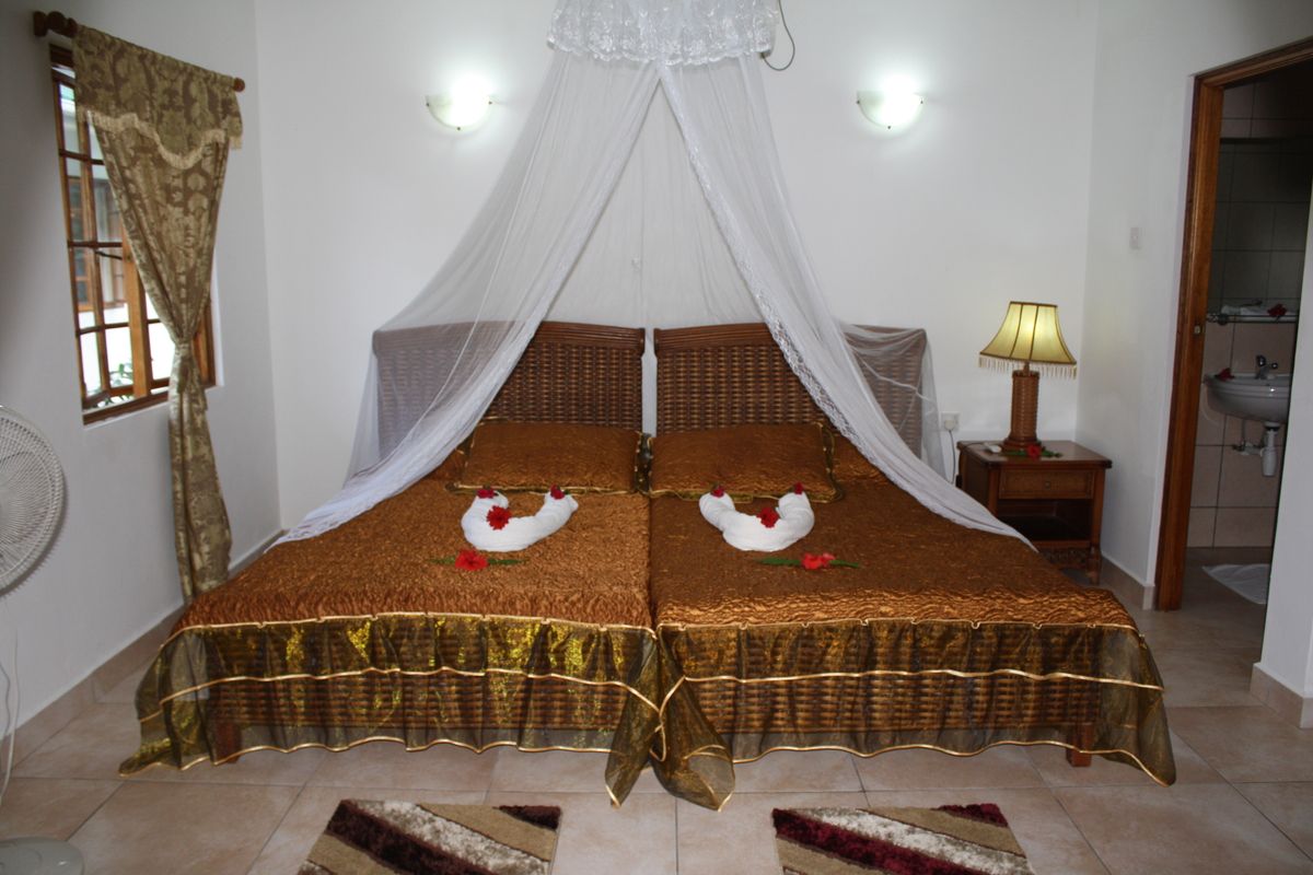 Le Surmer Self Catering Chalets фото 10