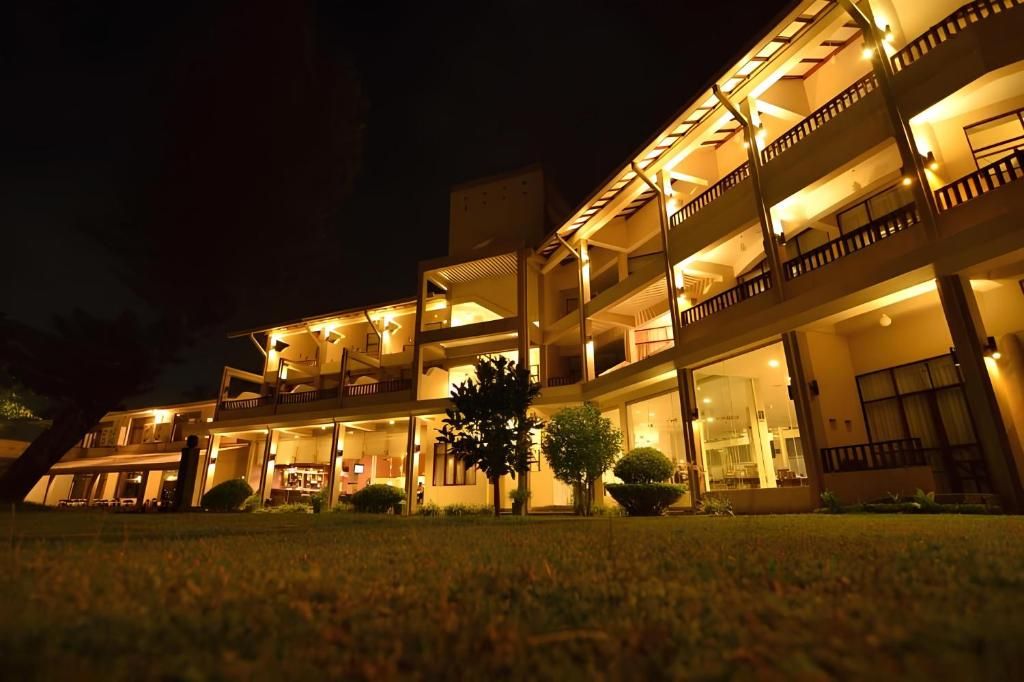 Laya Beach Hotel фото 39