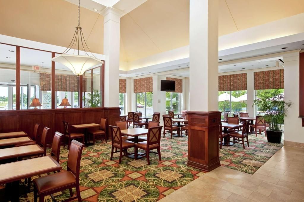 Hilton Garden Inn Chicago/Oakbrook Terrace фото 2