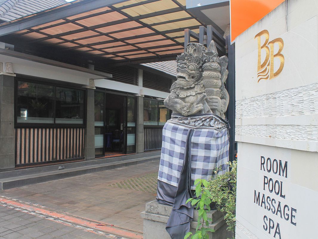 The Batu Belig Hotel & Spa фото 11