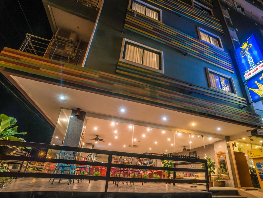 OYO 861 Patong Dynasty Hotel фото 27