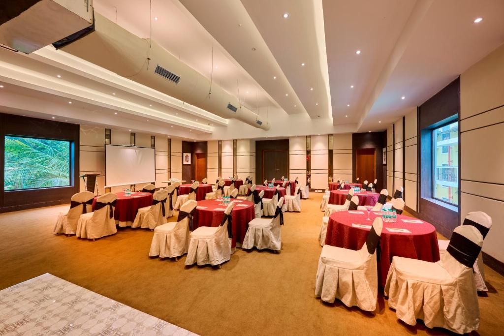 Sea Breeze Sarovar Portico фото 42