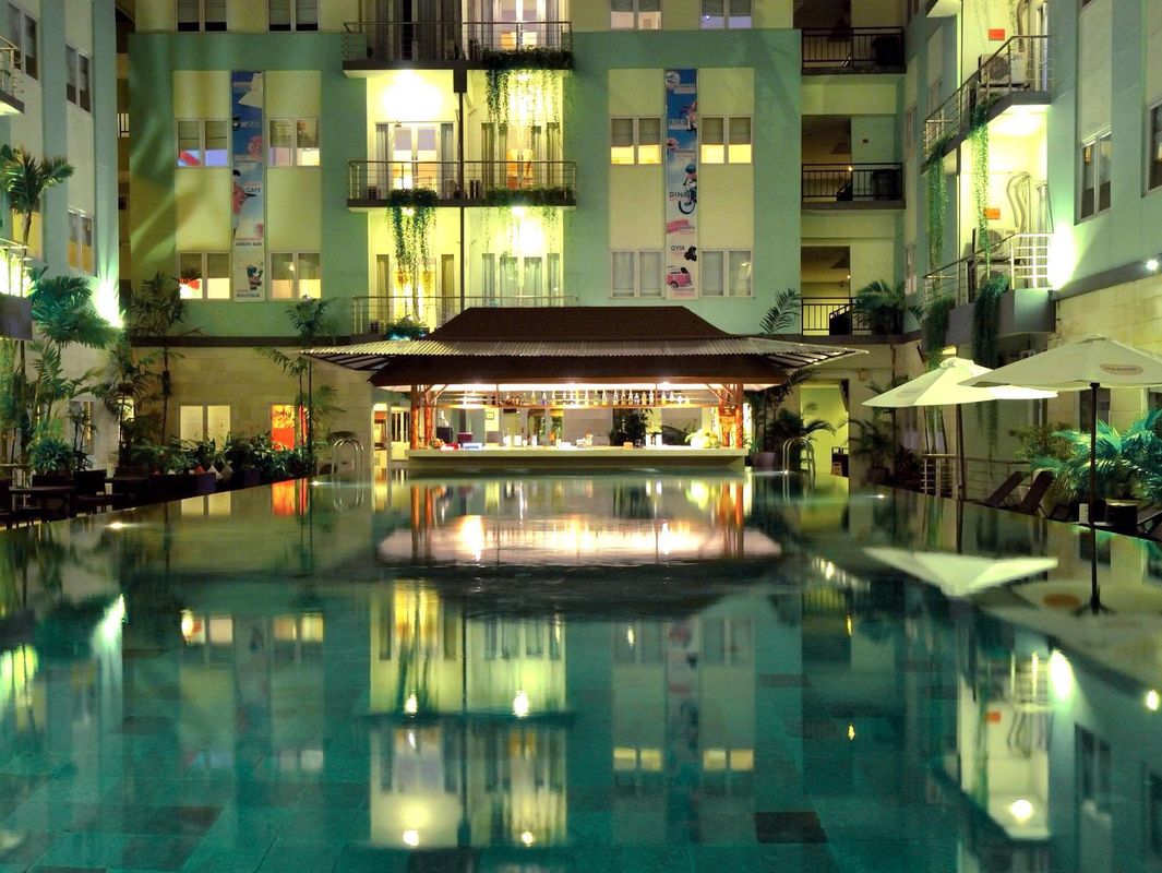 Harris Hotel & Residences Riverview Kuta фото 20
