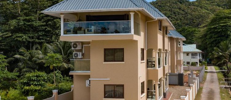 Фото отеля Stone Self Catering Apartment