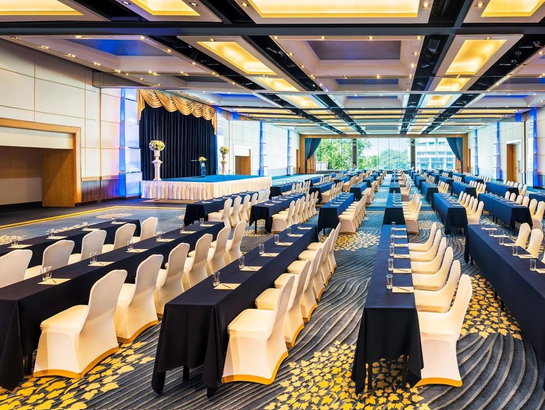 Royal Orchid Sheraton Hotel & Towers фото 16