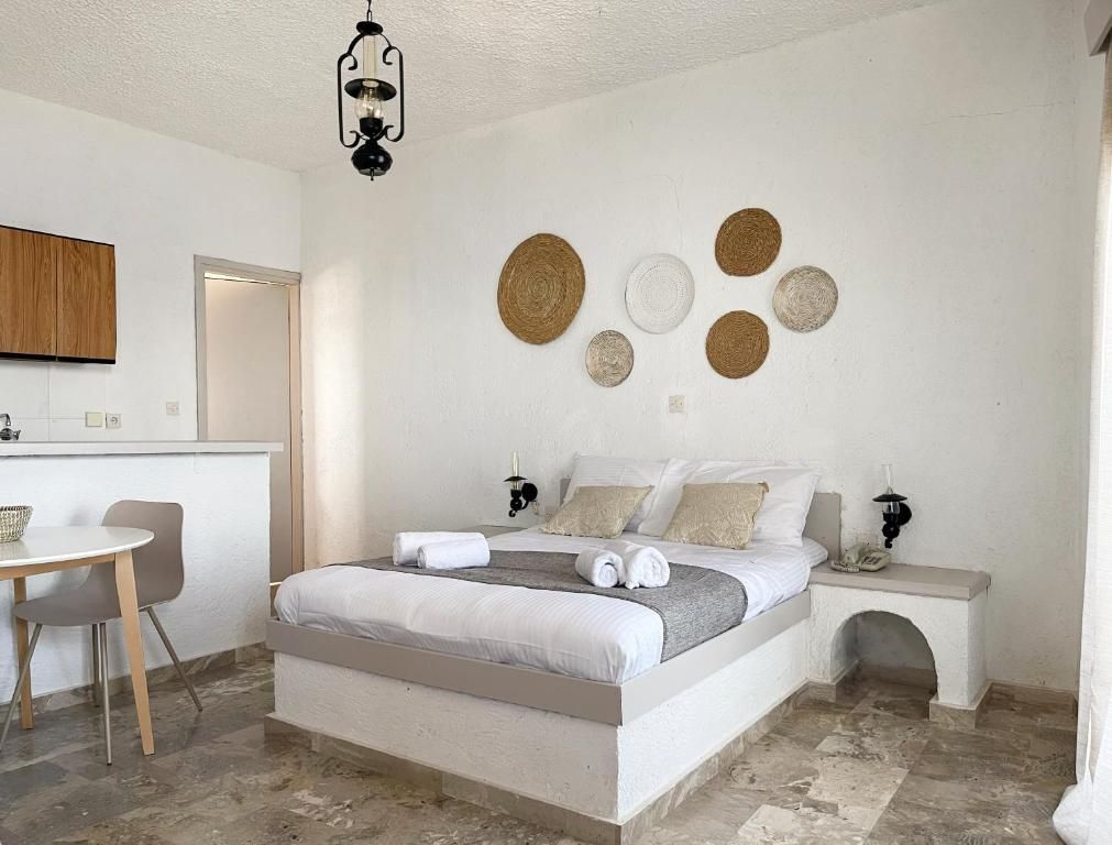 Achlia Apartments and Villas фото 10
