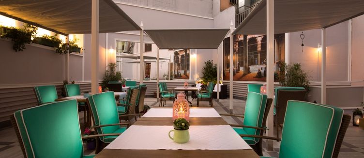 Фото отеля Lalahan Hotel
