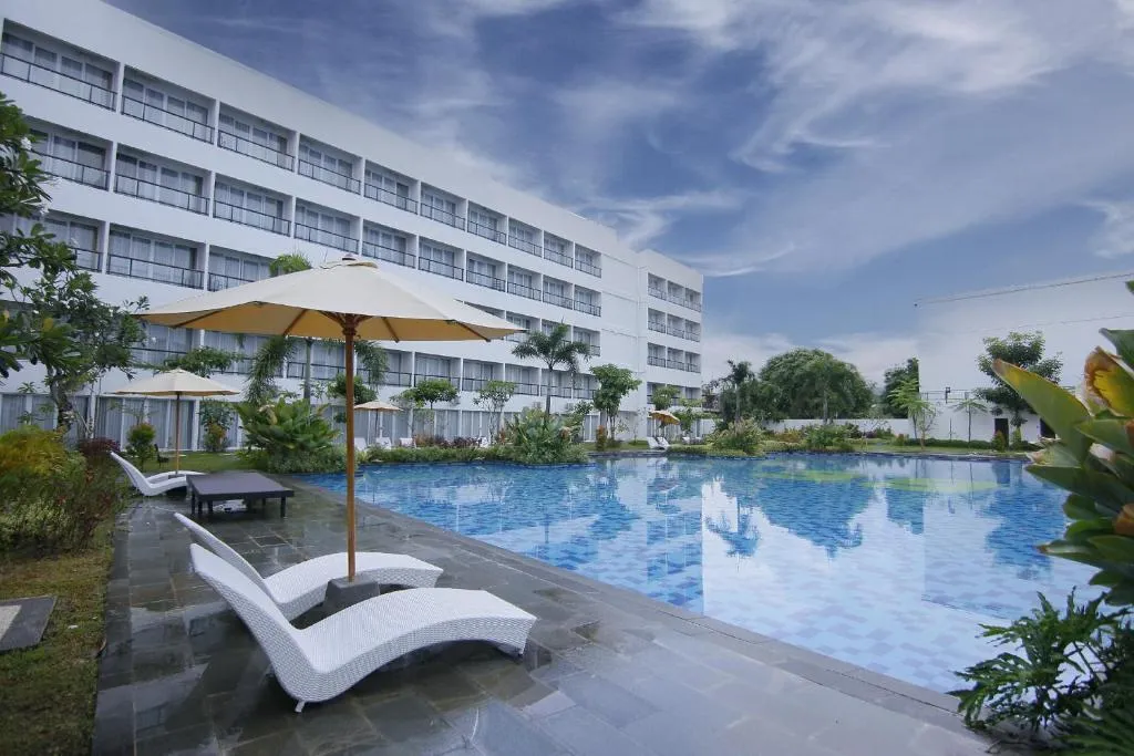 Raja Hotel Kuta Mandalika Resort & Convention фото 6