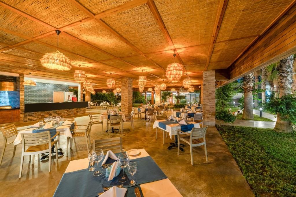 Royal Garden Beach Hotel фото 157
