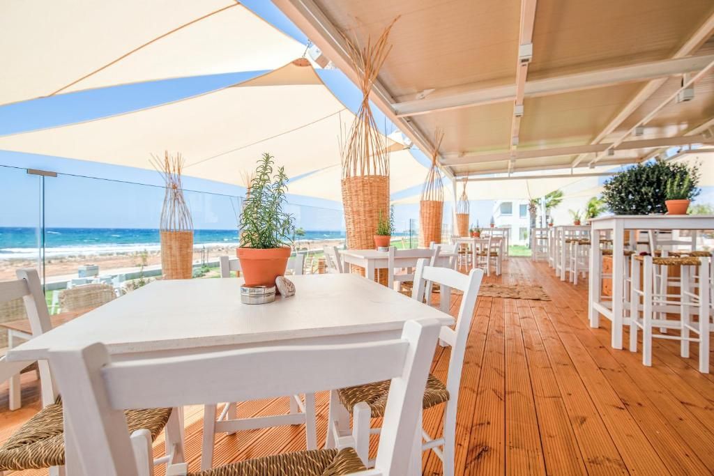 Pierre Anne Beach Hotel фото 32
