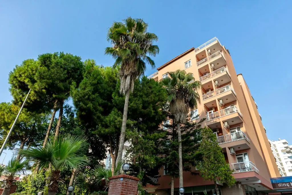 Lara Dinc Hotel фото 1