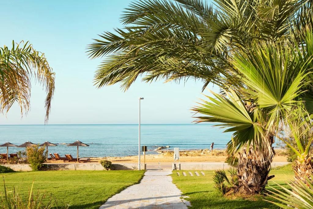 Pierre Anne Beach Hotel фото 41
