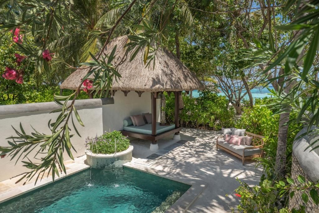 Four Seasons Resort Maldives at Kuda Huraa фото 41