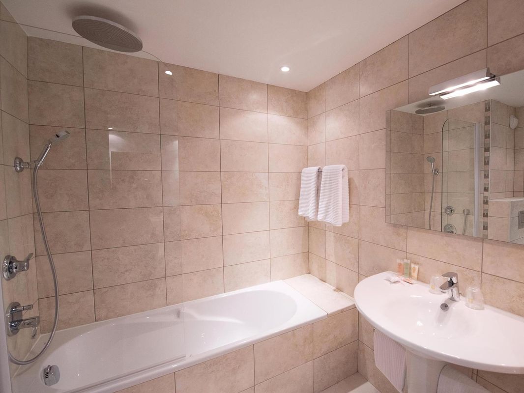 Best Western Plus Le Patio des Artistes Wellness Jacuzzi фото 11