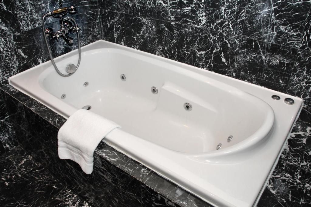 King Charles Boutique Residence фото 32