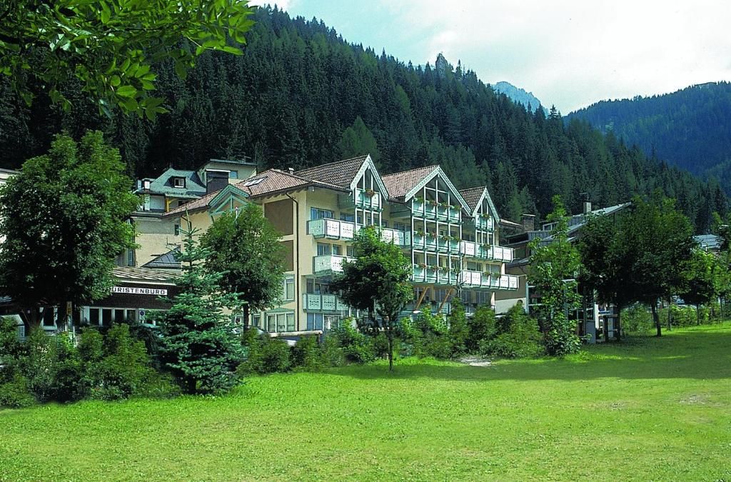 Schloss Hotel Dolomiti фото 36
