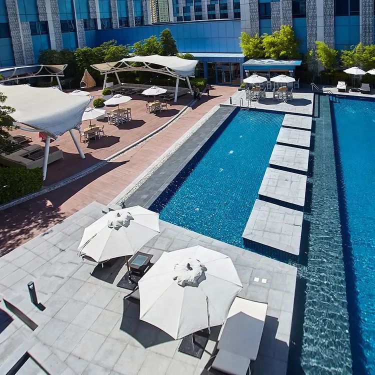 Crimson Hotel Filinvest City фото 4