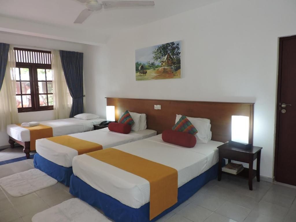 Catamaran Beach Hotel фото 4