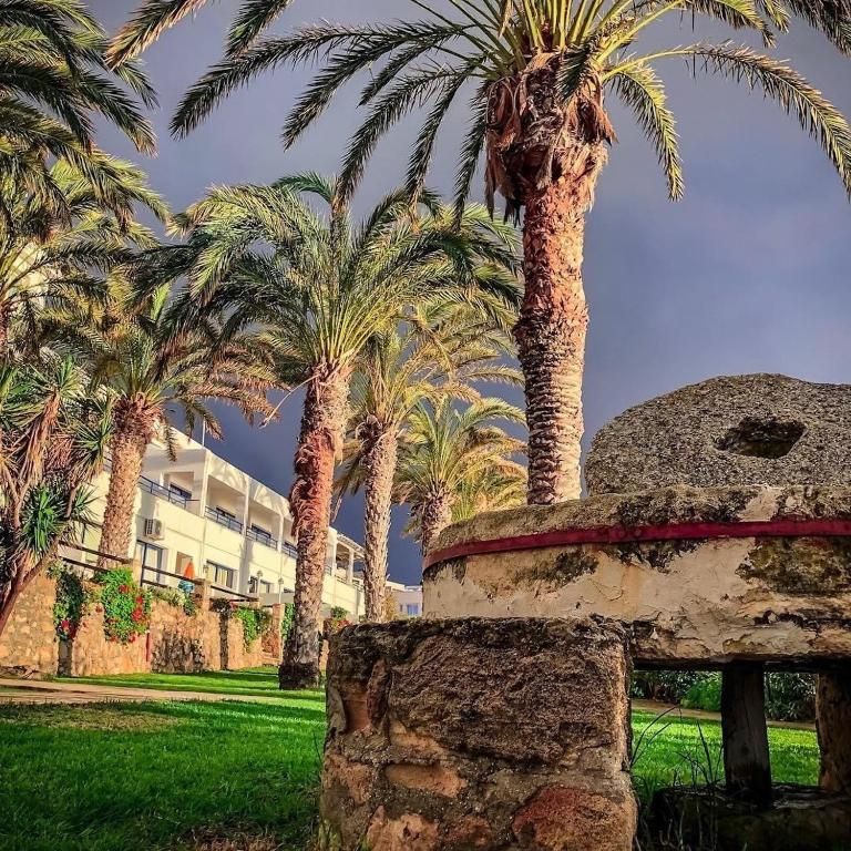 Vrachia Beach Hotel & Suites фото 5