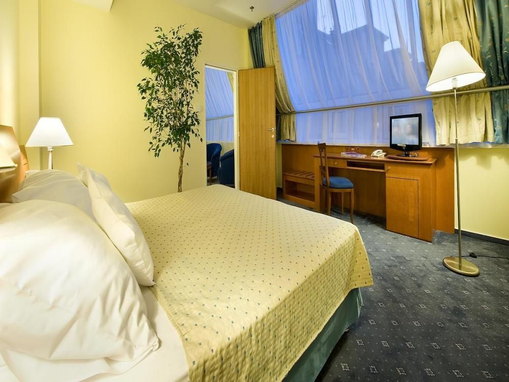 Hotel Ramada Prague City Centre фото 70