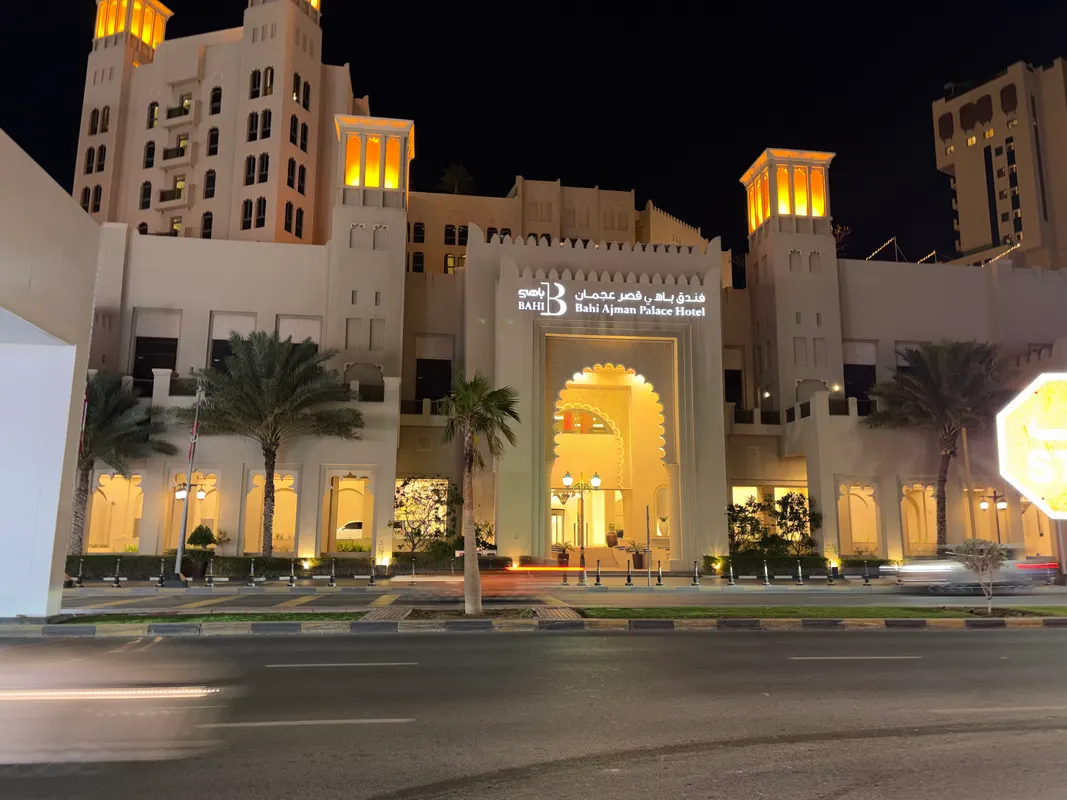 Bahi Ajman Palace Hotel фото 37