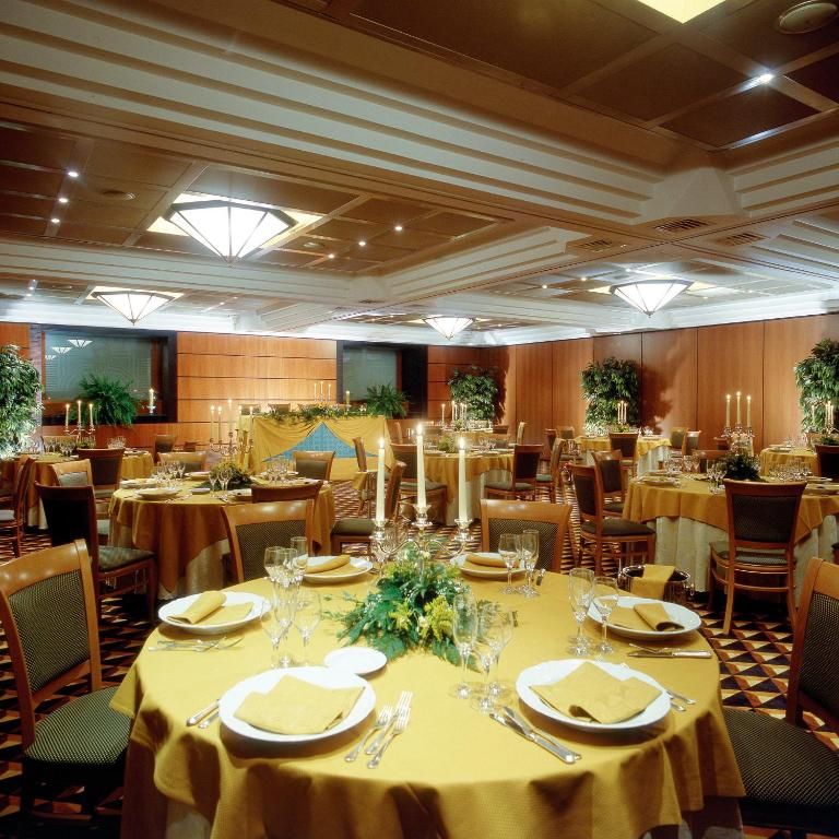 Ramada Naples City Centre фото 26