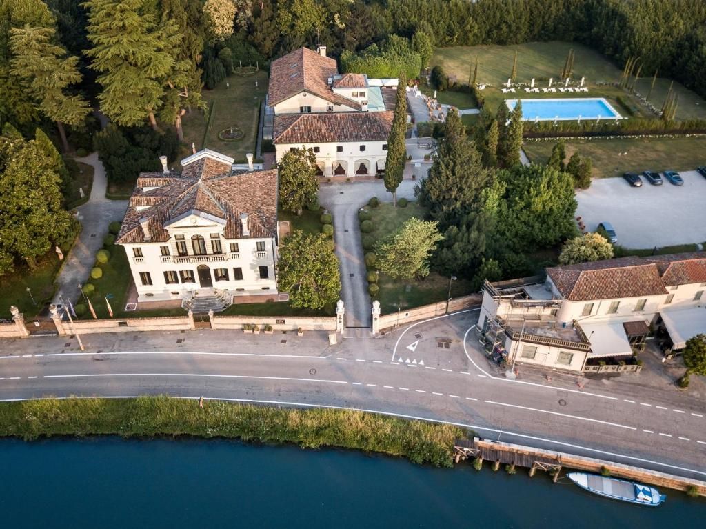 Relais et Châteaux Hotel Villa Franceschi фото 2