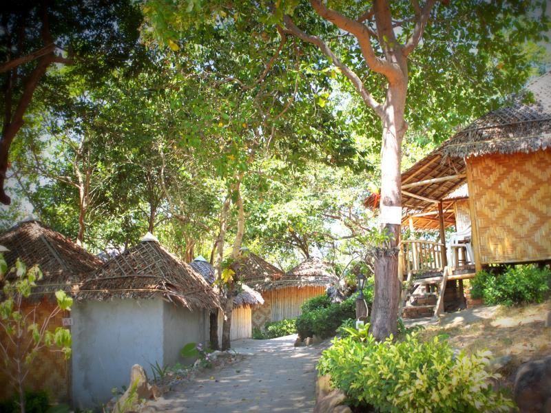 Phi Phi Cozy SeaFront Resort фото 23
