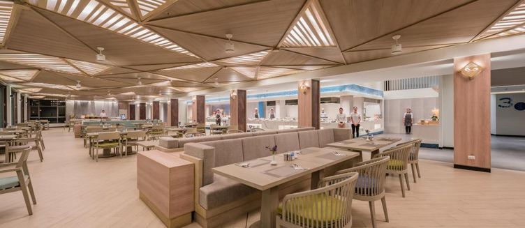 Фото отеля Oceanfront Beach Resort & Spa