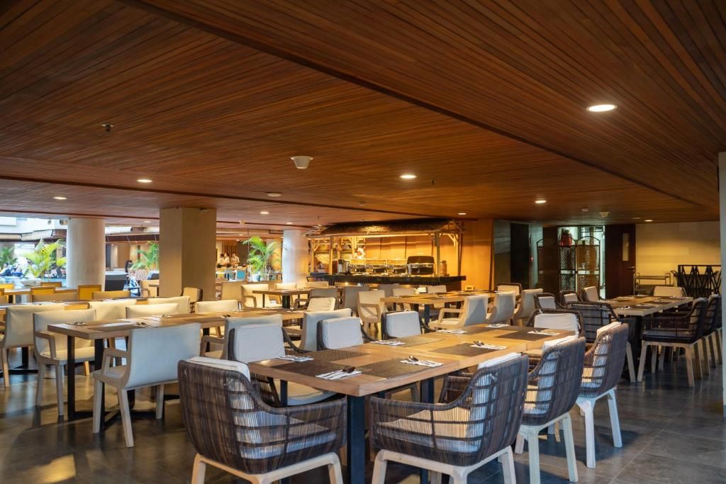 Bedrock Hotel Kuta Bali фото 12