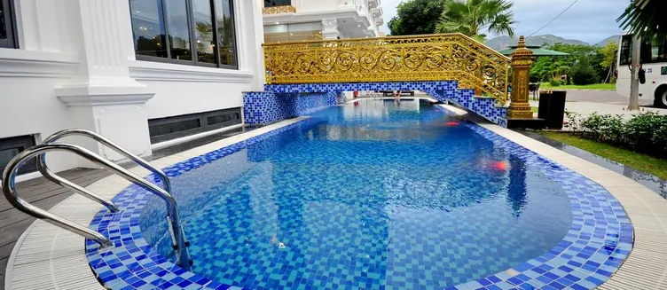Crown Nguyen Hoang Hotel