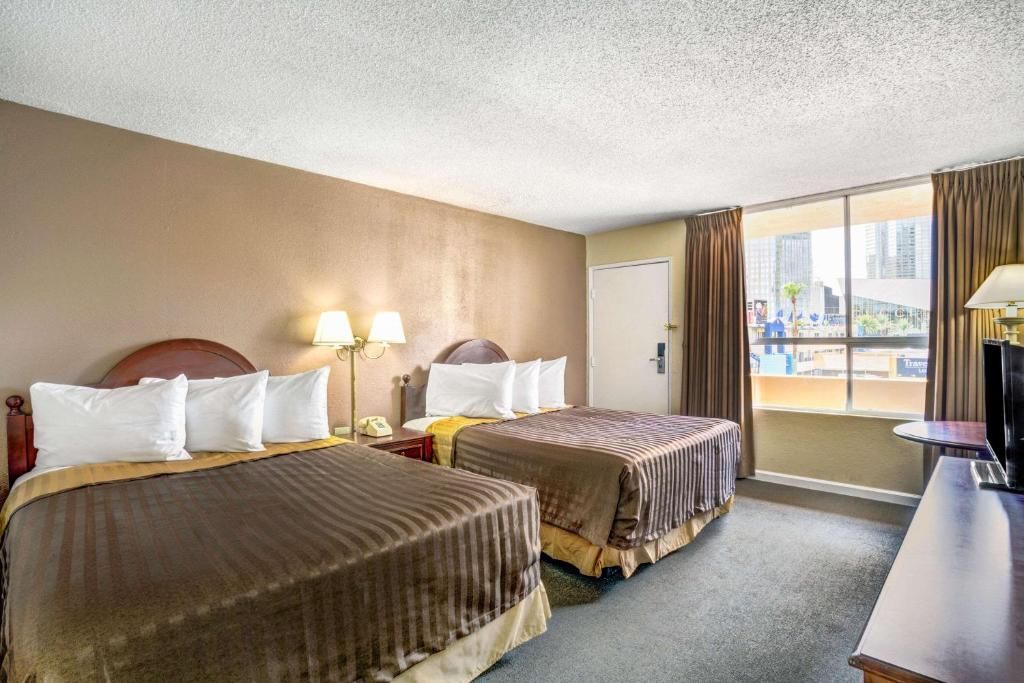 Travelodge Center Strip фото 46