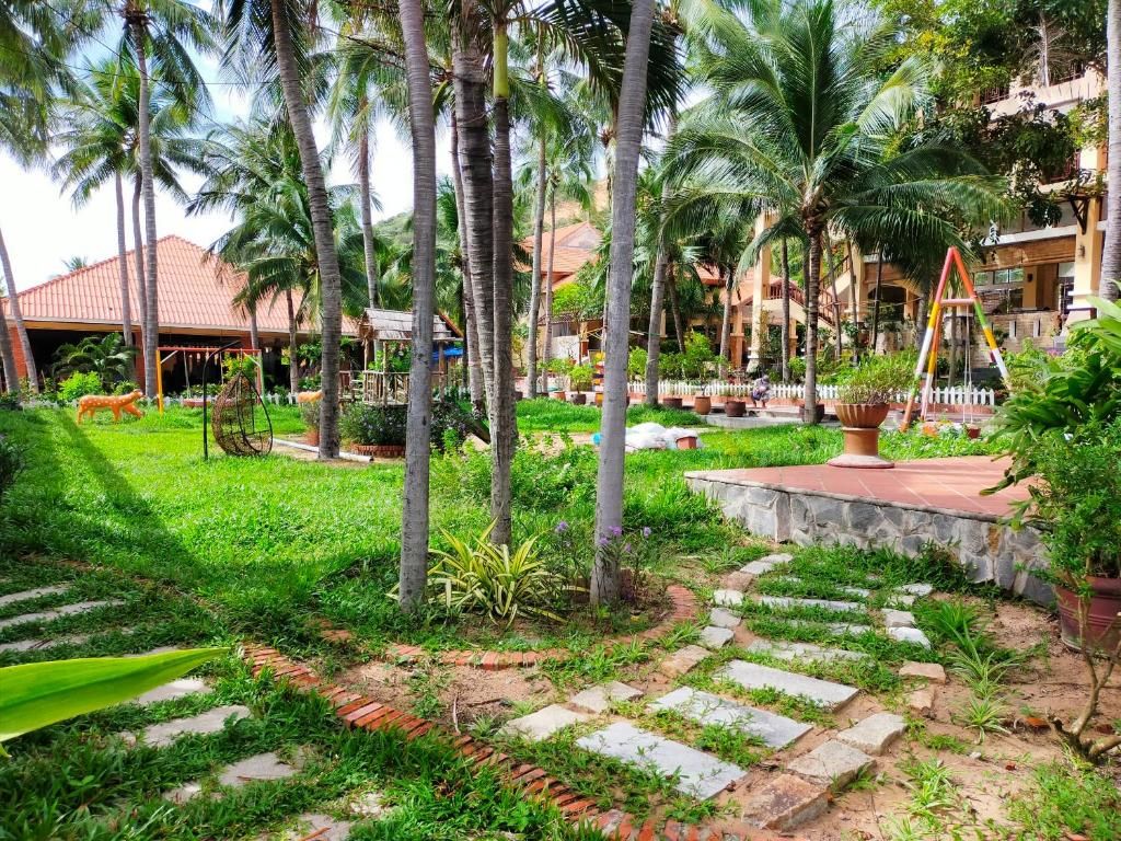 Hon Rom Central Beach Resort фото 26