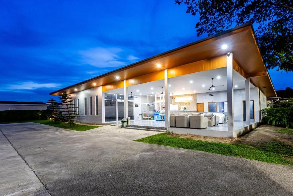 Andaman Sea Best Pool Access and Villas фото 29