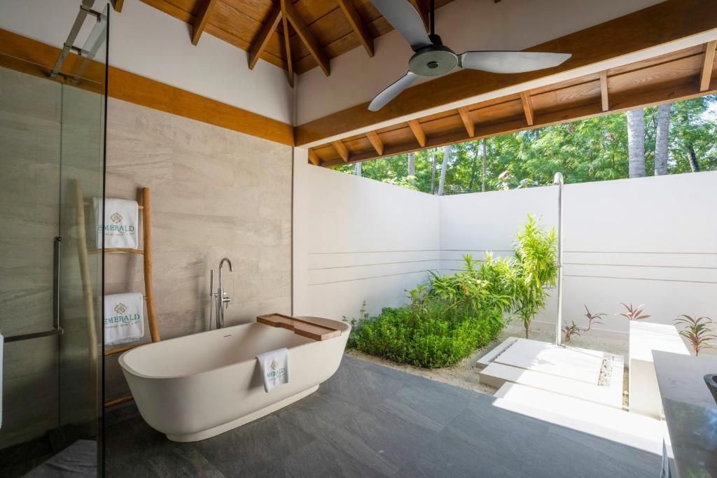 Emerald Faarufushi Resort & Spa фото 91