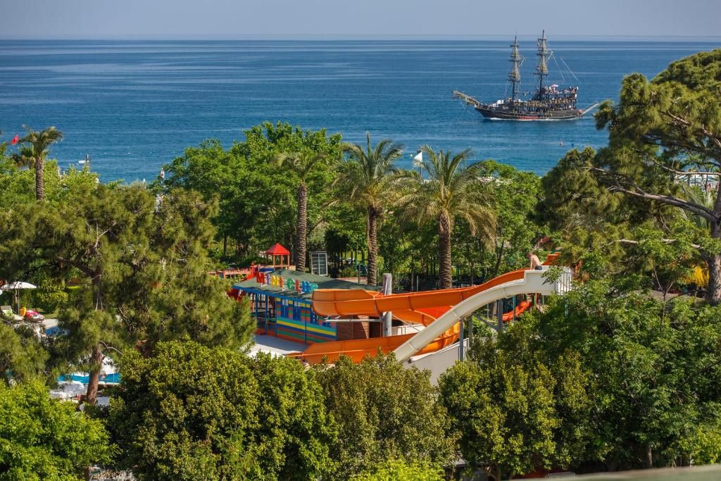 Lucida Beach Hotel фото 37