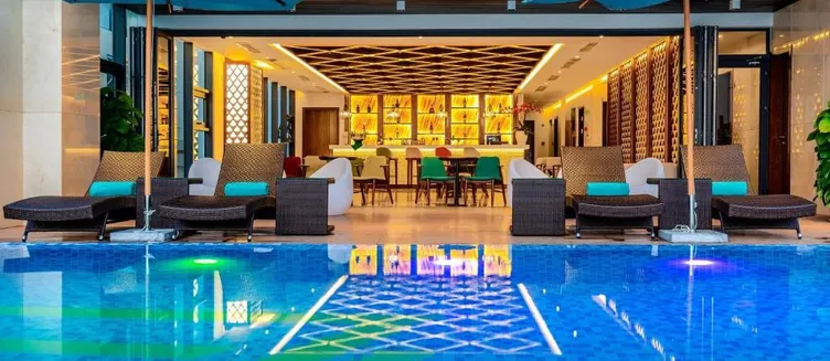 Фото отеля Maximilan Danang Beach Hotel