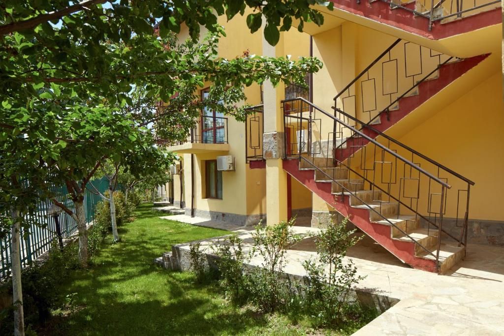 Holiday Village Yalta фото 8
