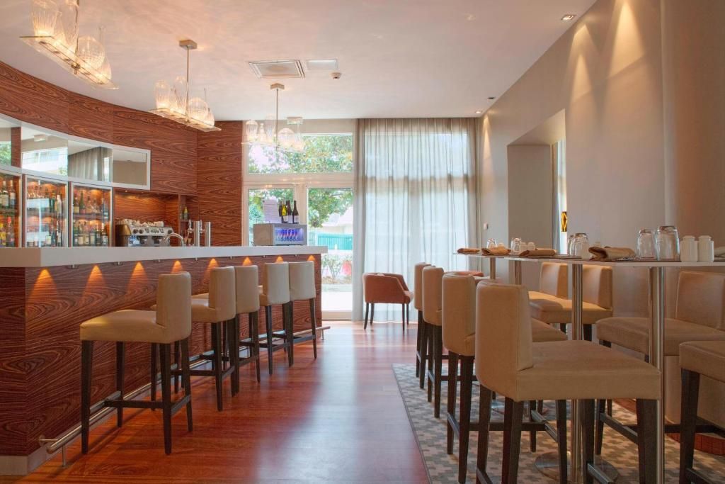AC Hotel by Marriott Ambassadeur Antibes - Juan Les Pins фото 15