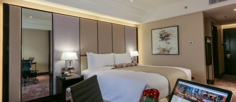 Фото отеля Diamond Hotel Philippines