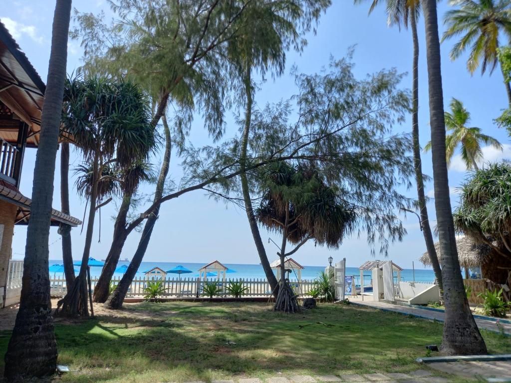 Blue Sand Beach Resort фото 48