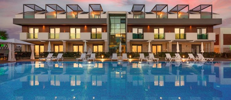 Фото отеля Veranda Beach Suites Boutique