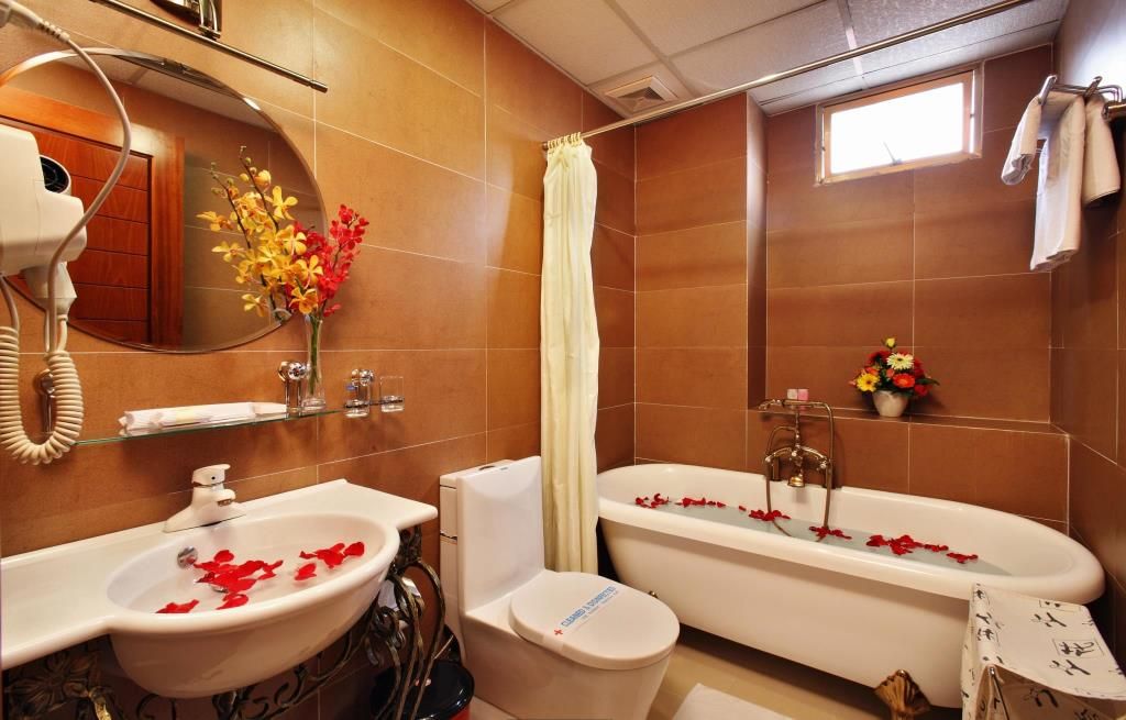 A&Em 150 Le Thanh Ton Hotel фото 8