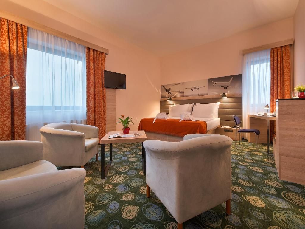 Ramada Airport Hotel Prague фото 72