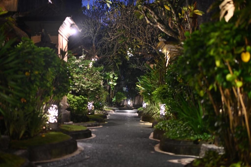 Puri Dewa Bharata Hotel & Villas фото 21