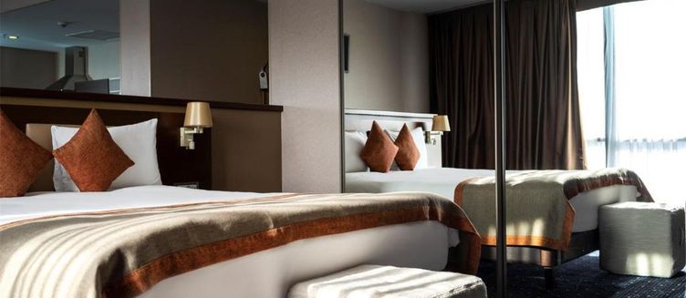 Фото отеля Parkside Hotel & Apartments