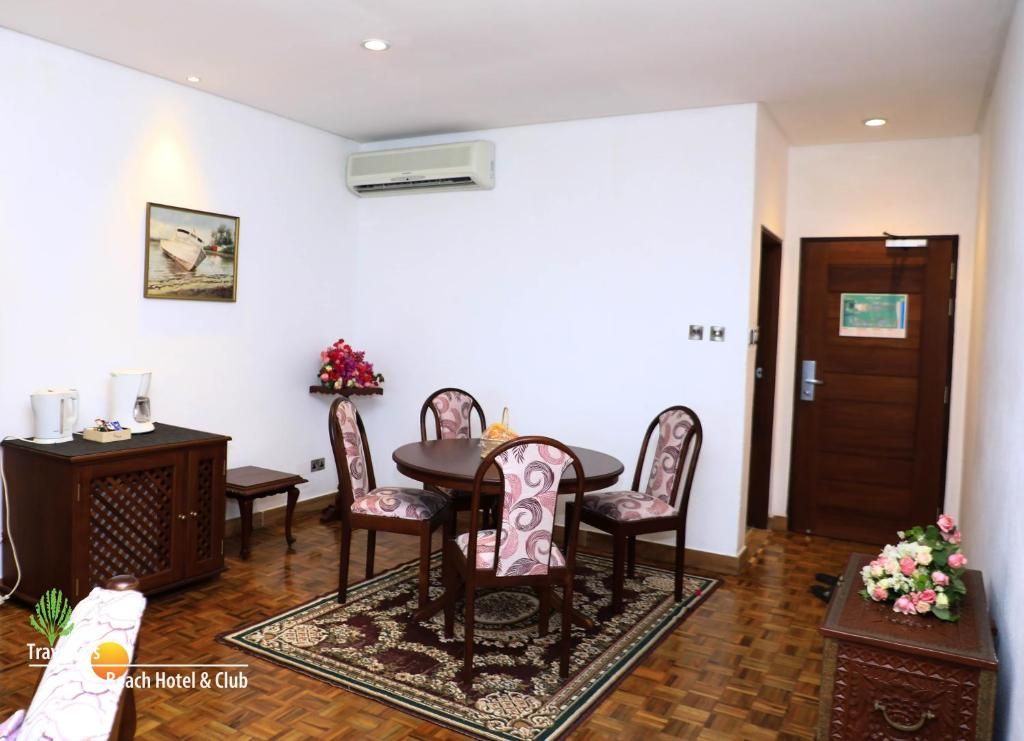 Travellers Beach Hotel and Club фото 36